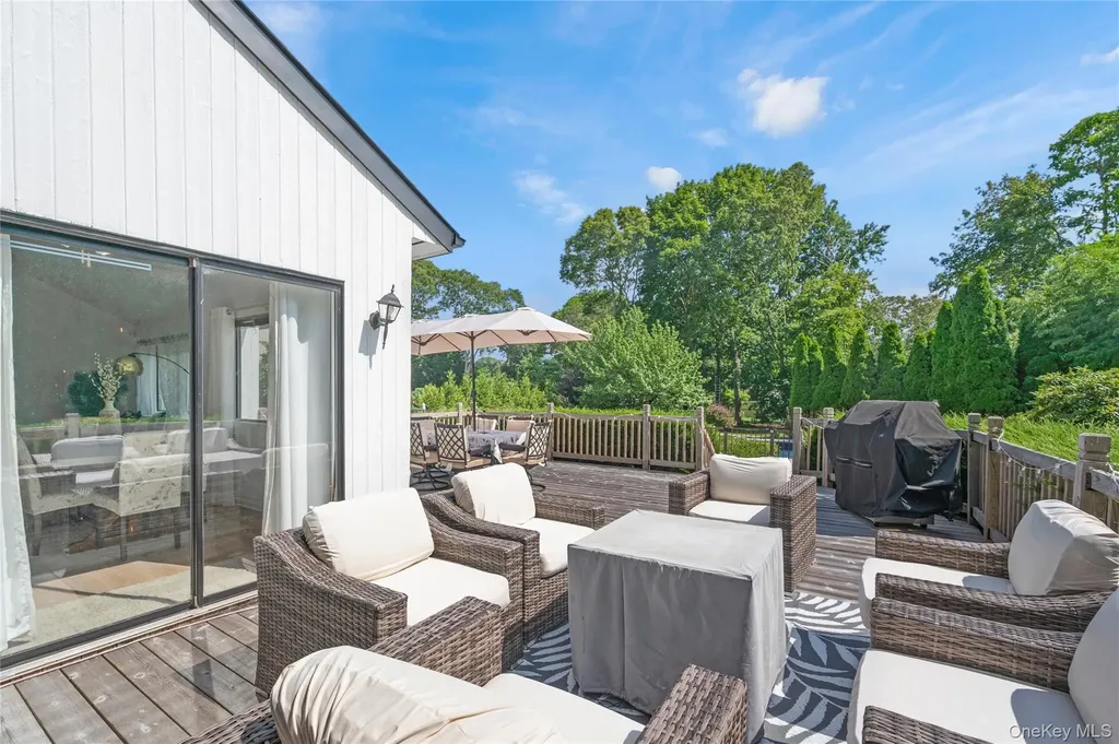 8 School Street Hampton Bays NY 11946