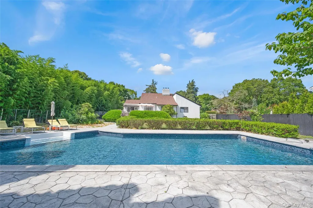 8 School Street Hampton Bays NY 11946