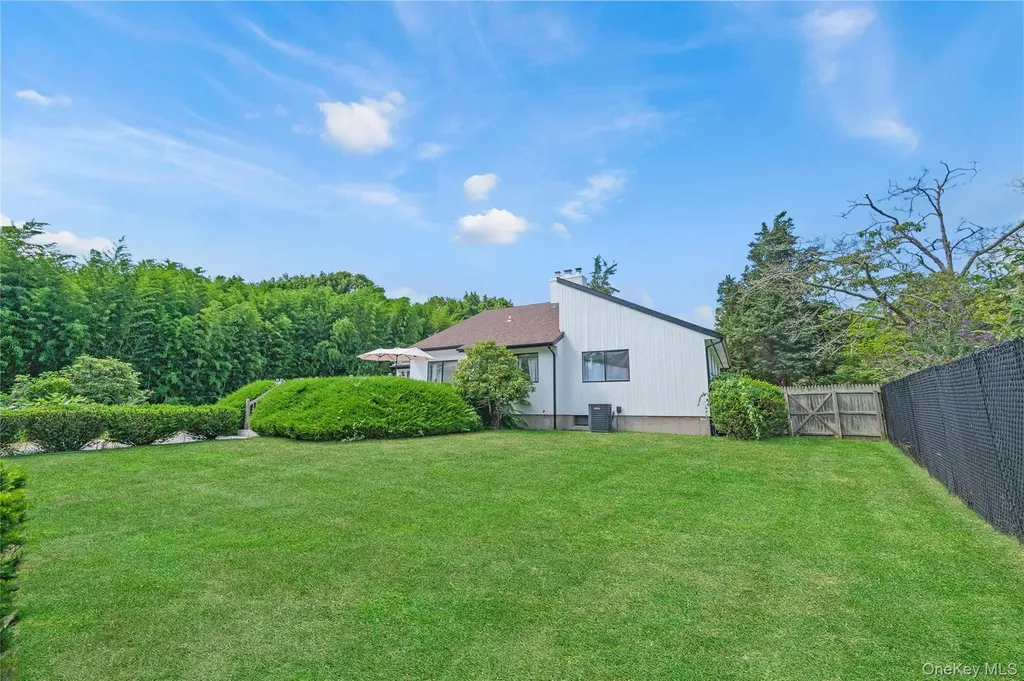 8 School Street Hampton Bays NY 11946