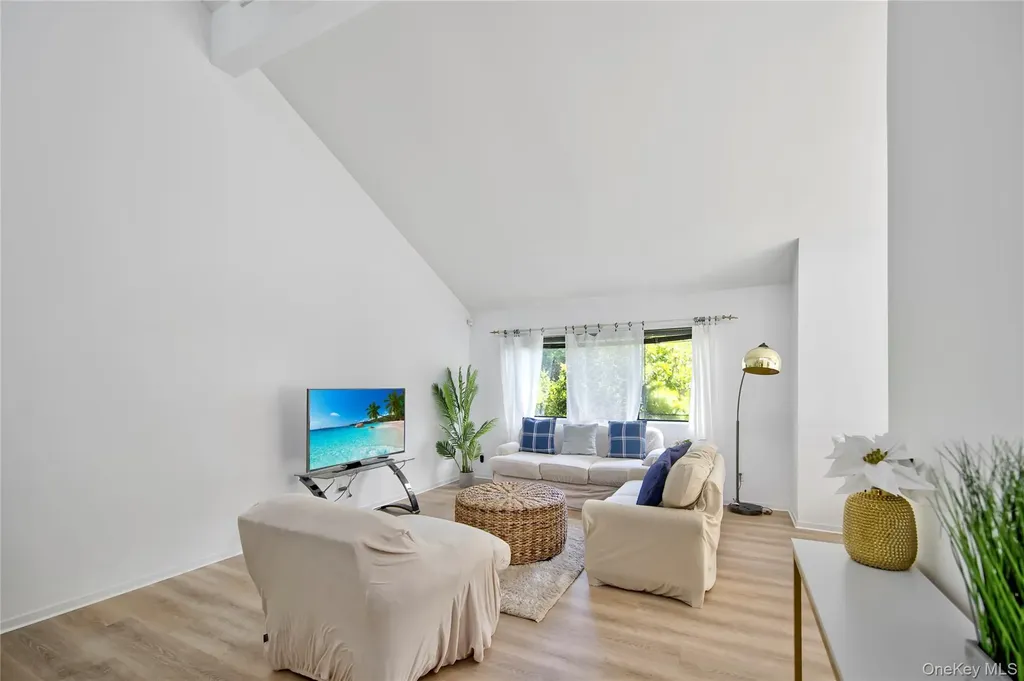 8 School Street Hampton Bays NY 11946