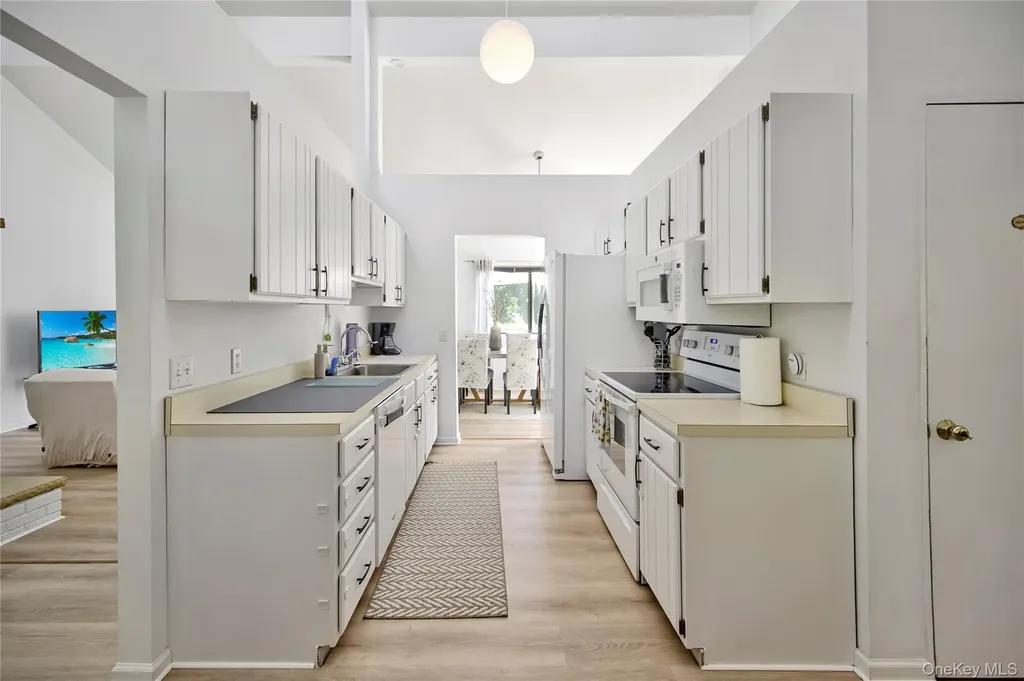 8 School Street Hampton Bays NY 11946