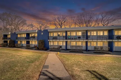 8 Wyndover Woods Lane White Plains NY 10603