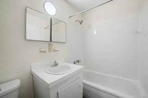 8 Wyndover Woods Lane White Plains NY 10603