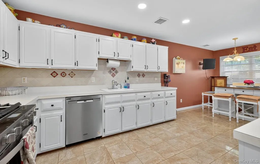 21 Indian Trace Kings Park NY 11754