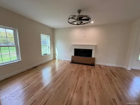 8 Jefferson Avenue New Windsor NY 12553