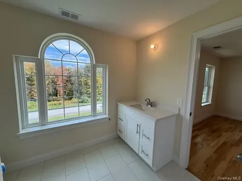 8 Jefferson Avenue New Windsor NY 12553