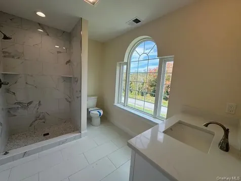 8 Jefferson Avenue New Windsor NY 12553