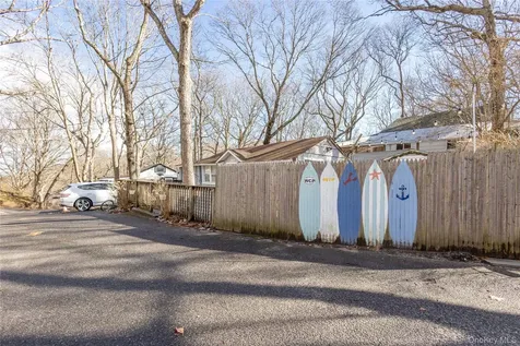 47 Woodcliff Trail Baiting Hollow NY 11933