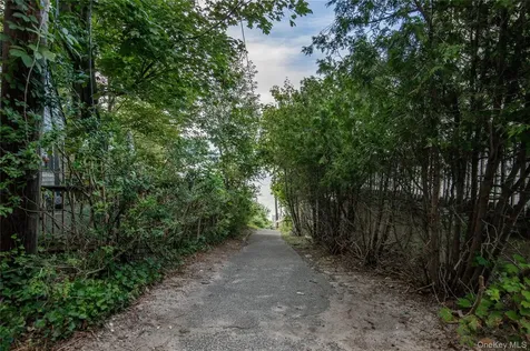 47 Woodcliff Trail Baiting Hollow NY 11933