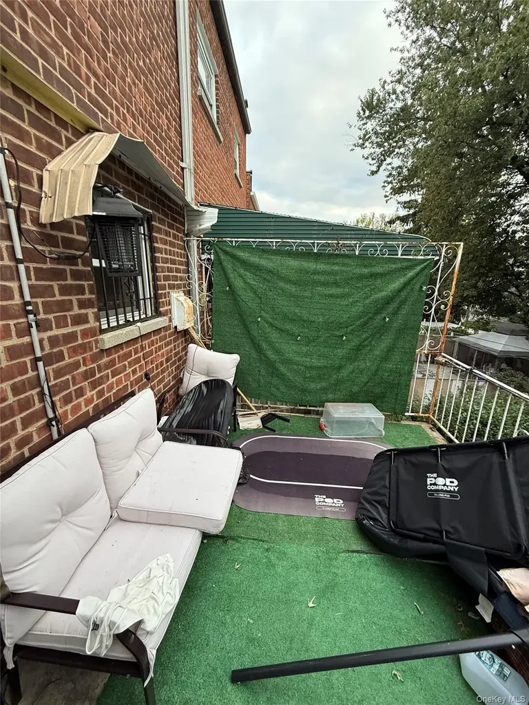 443 Howe Avenue Bronx NY 10473