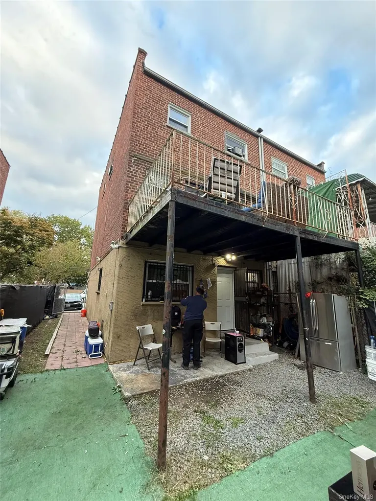443 Howe Avenue Bronx NY 10473