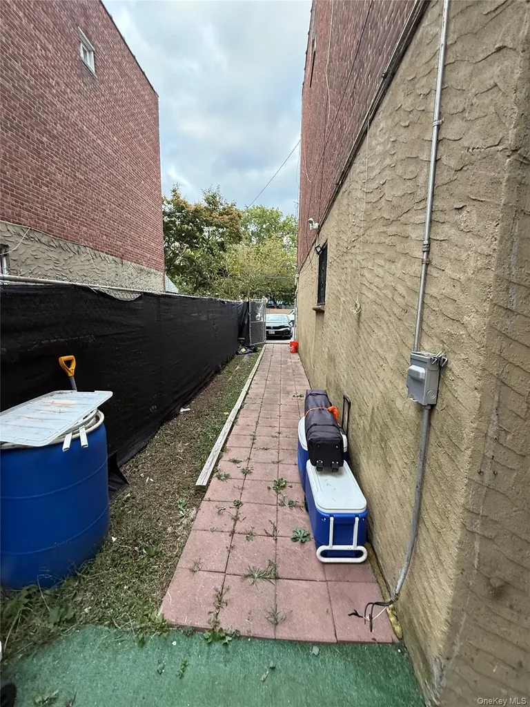 443 Howe Avenue Bronx NY 10473