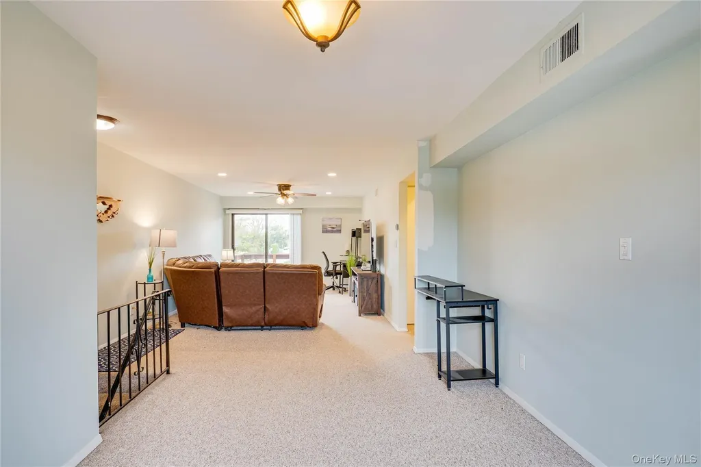 211 Mariners Way Copiague NY 11726