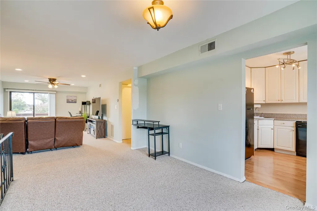 211 Mariners Way Copiague NY 11726
