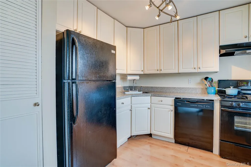 211 Mariners Way Copiague NY 11726