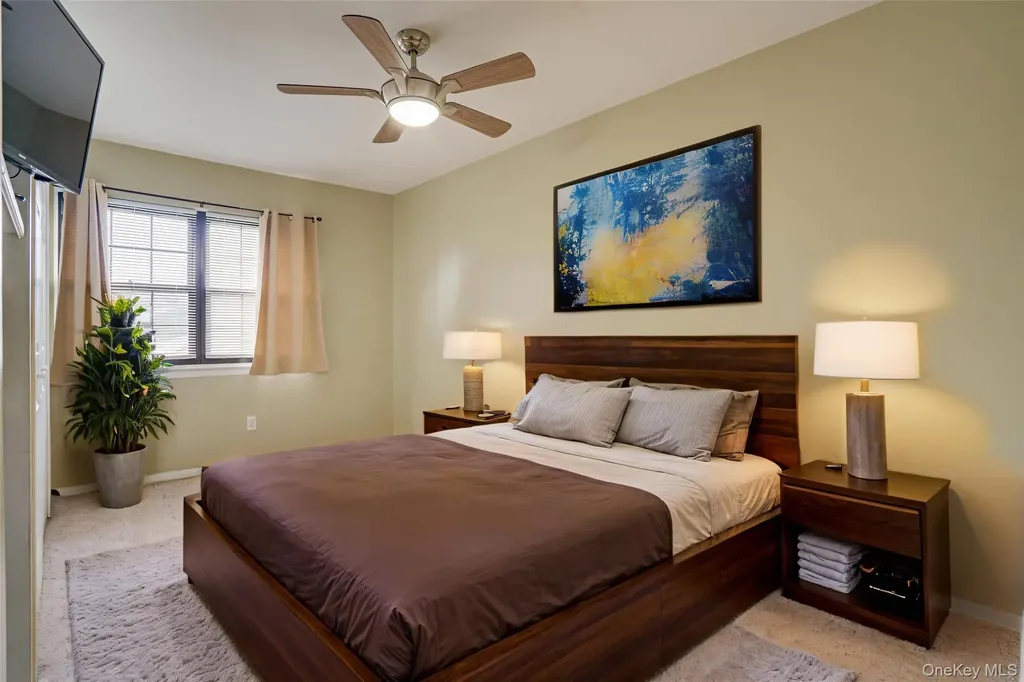 211 Mariners Way Copiague NY 11726