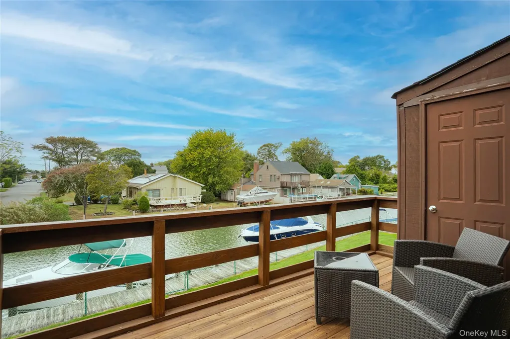 211 Mariners Way Copiague NY 11726