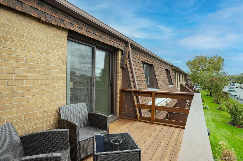 211 Mariners Way Copiague NY 11726