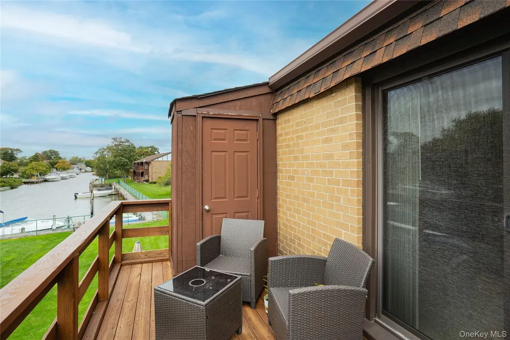 211 Mariners Way Copiague NY 11726