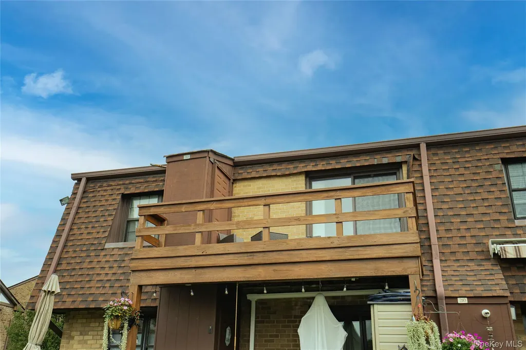 211 Mariners Way Copiague NY 11726