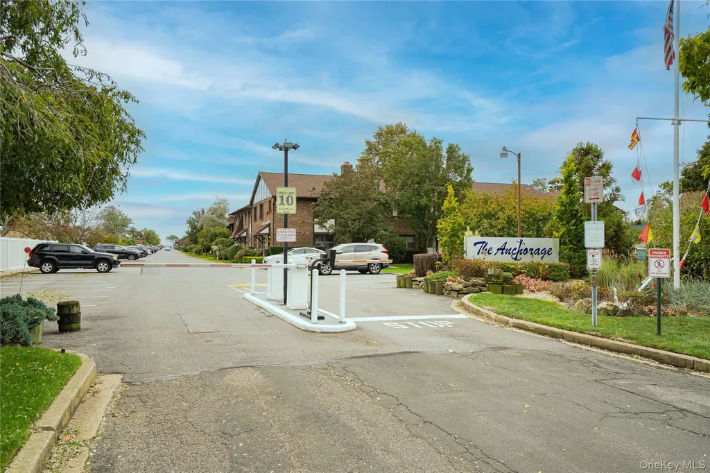211 Mariners Way Copiague NY 11726