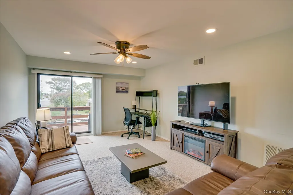 211 Mariners Way Copiague NY 11726