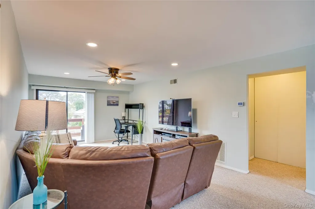211 Mariners Way Copiague NY 11726