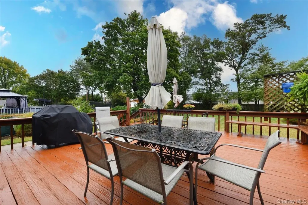 33 Ford Drive S Massapequa NY 11758