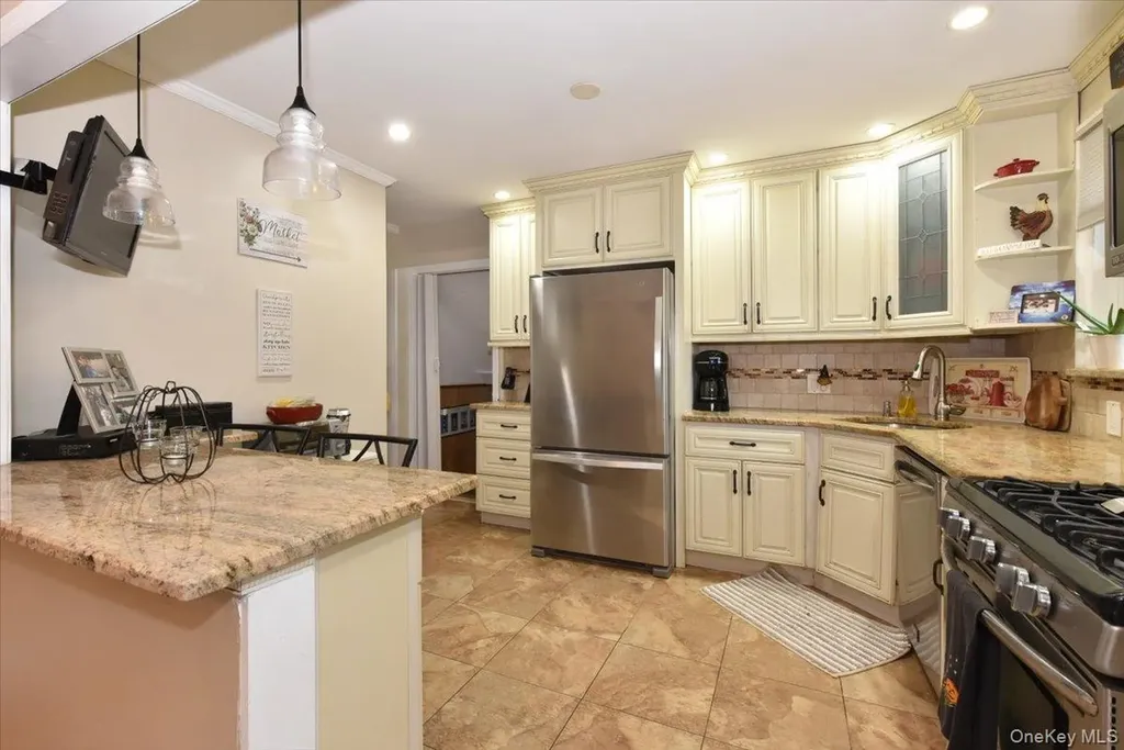 33 Ford Drive S Massapequa NY 11758