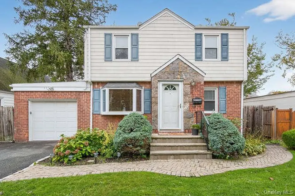 453 Andrews Road Mineola NY 11501