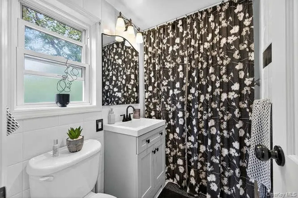 453 Andrews Road Mineola NY 11501