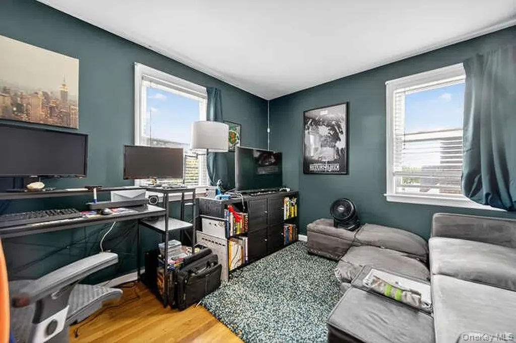 453 Andrews Road Mineola NY 11501