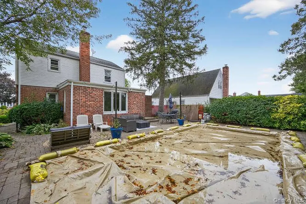 453 Andrews Road Mineola NY 11501