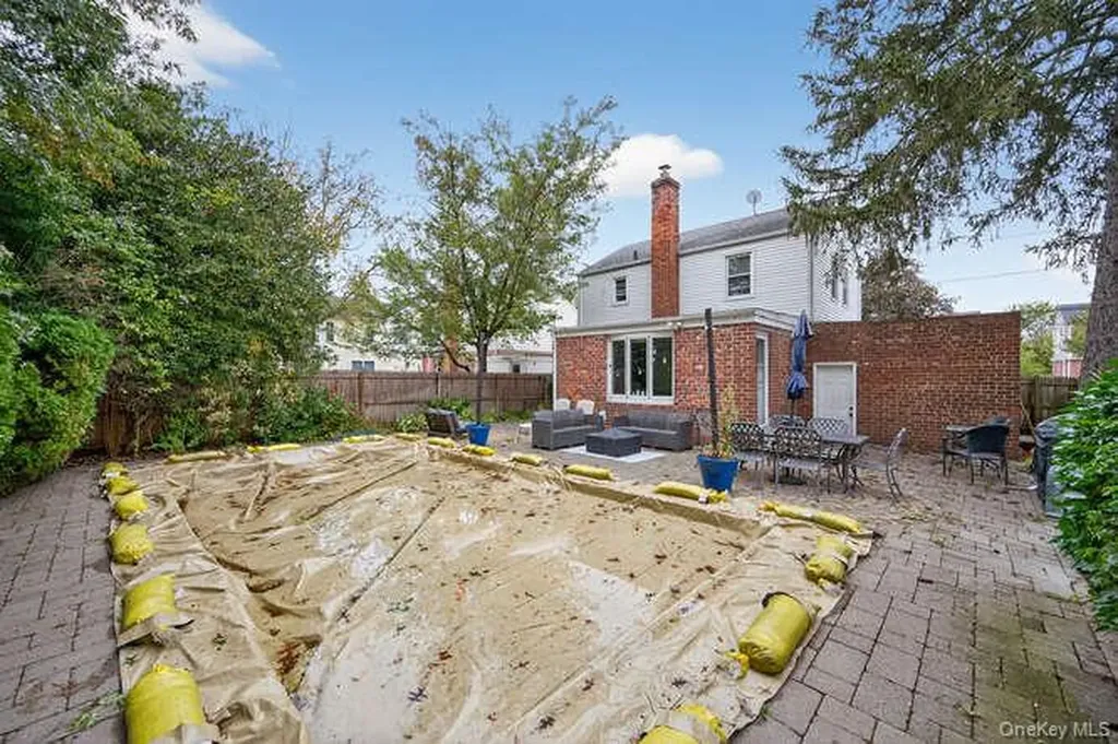 453 Andrews Road Mineola NY 11501