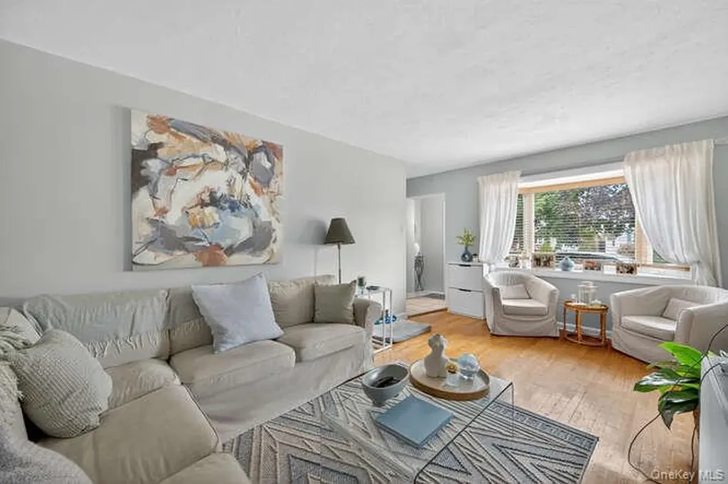 453 Andrews Road Mineola NY 11501