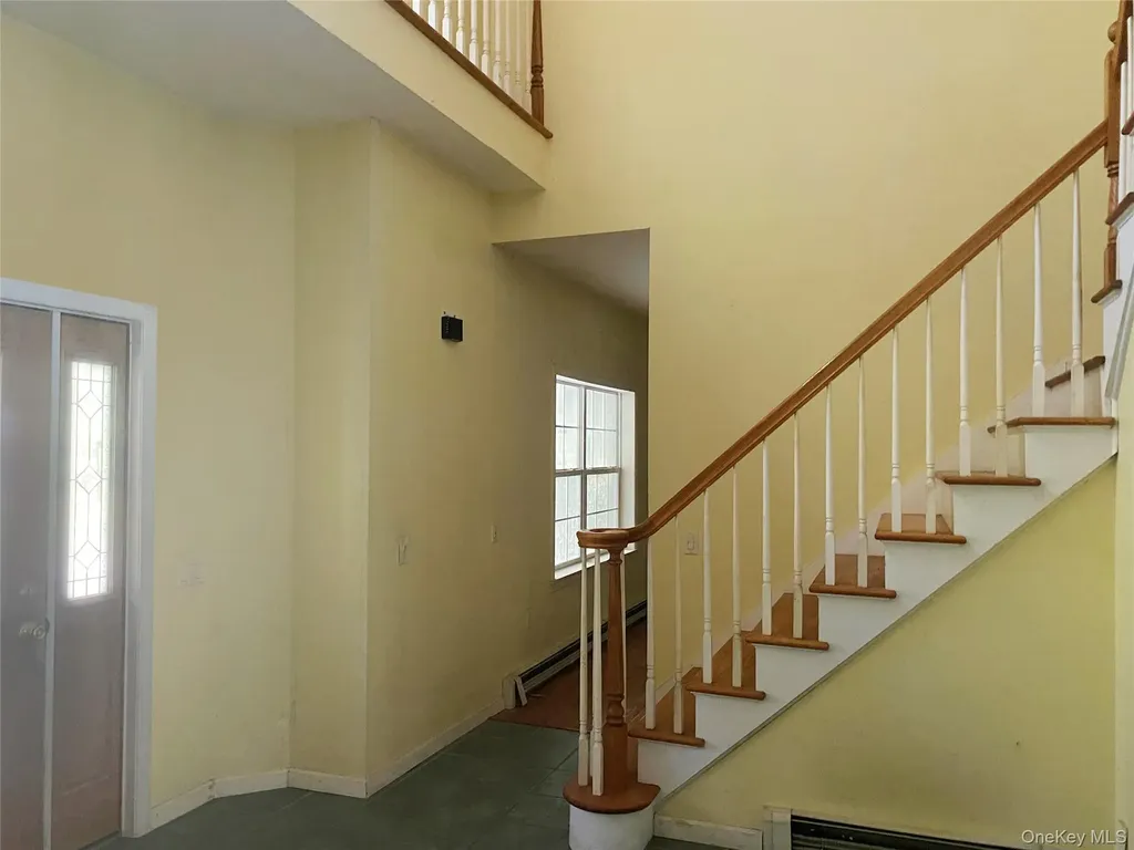 71 Easy Street Hurley NY 12443