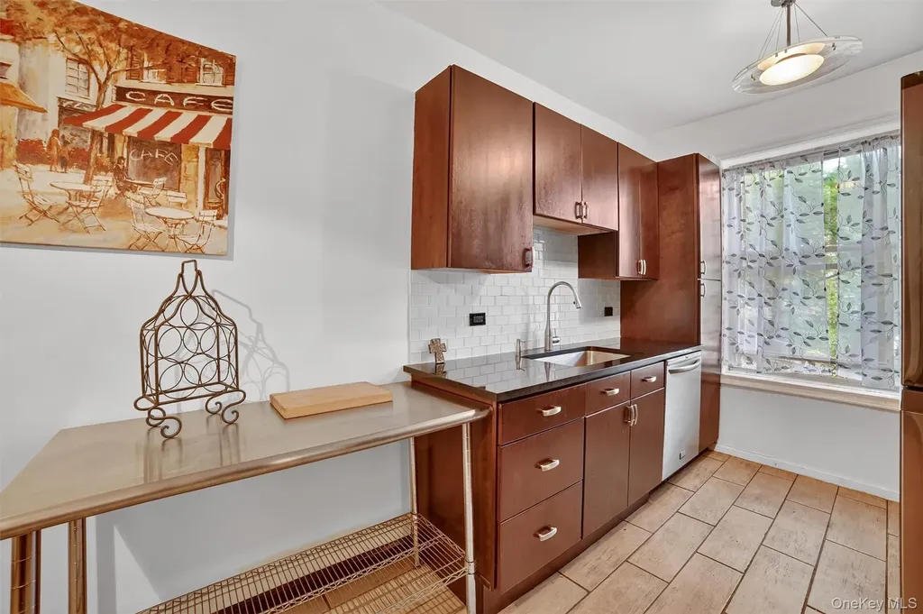 219 Bronx River Road Yonkers NY 10704