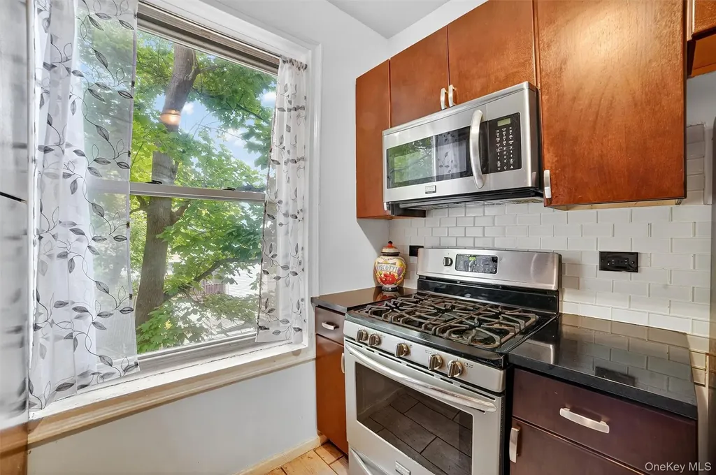 219 Bronx River Road Yonkers NY 10704