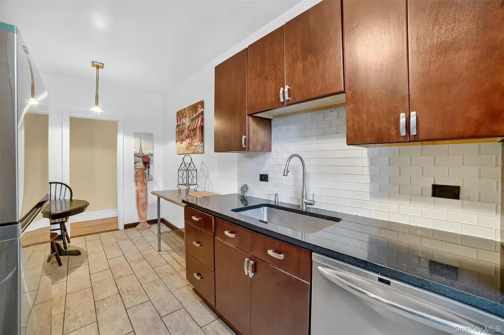 219 Bronx River Road Yonkers NY 10704