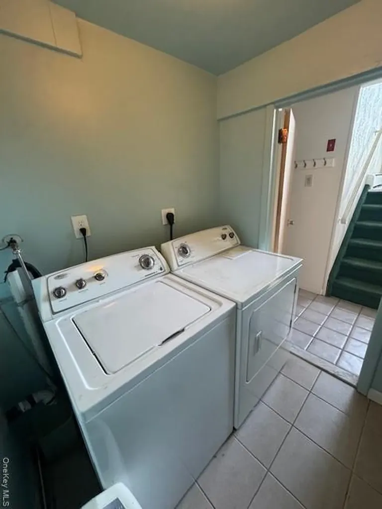 28 Harding Avenue Lindenhurst NY 11757