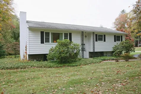 7 Margaret Drive Hyde Park NY 12538