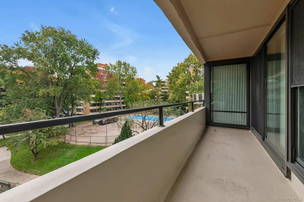 10-01 162 Street Beechhurst NY 11357