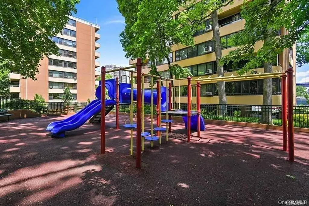 10-01 162 Street Beechhurst NY 11357