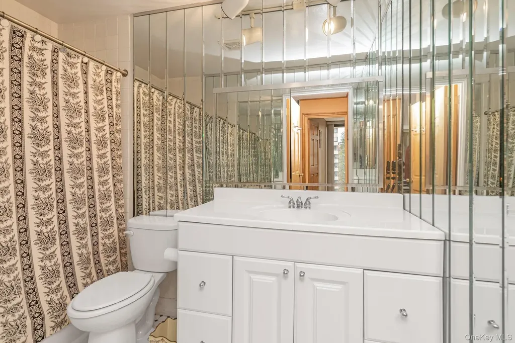 10-01 162 Street Beechhurst NY 11357