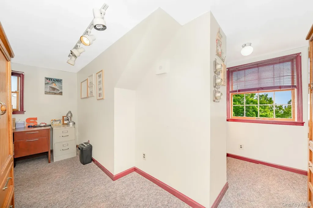 3 Roxbury Lane Massapequa NY 11758