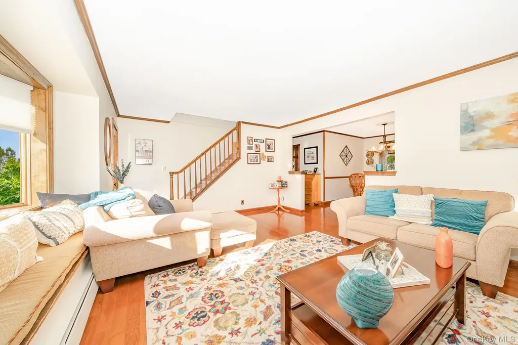 3 Roxbury Lane Massapequa NY 11758