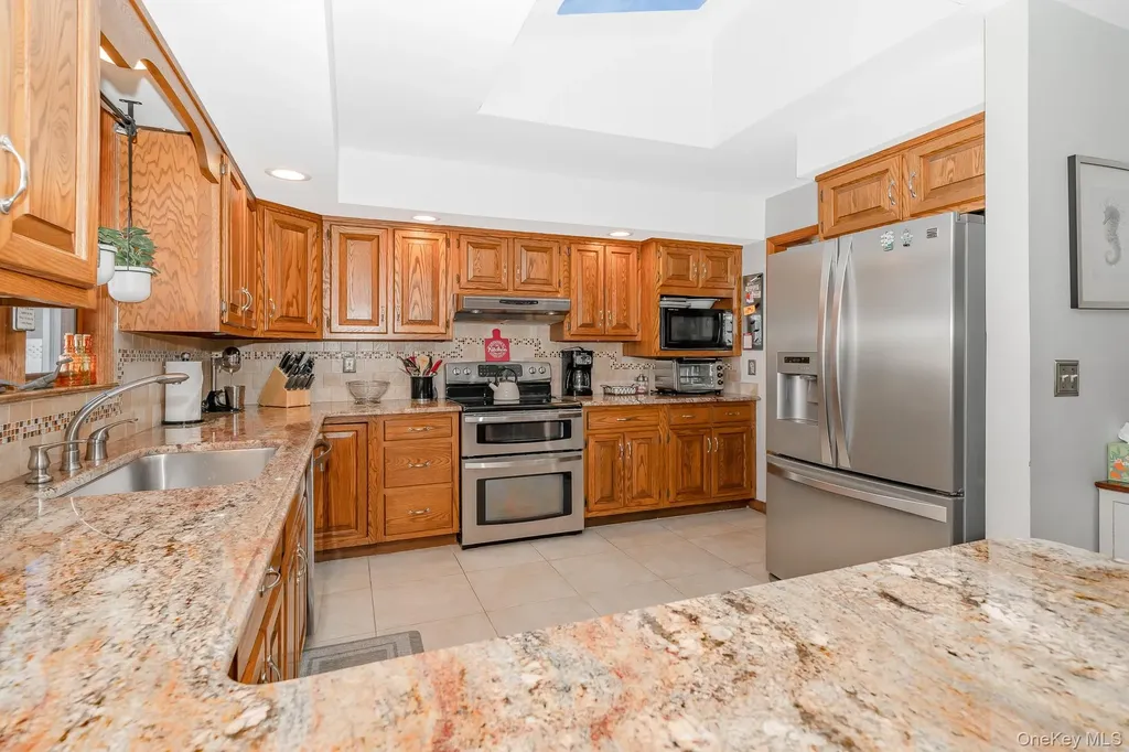 3 Roxbury Lane Massapequa NY 11758