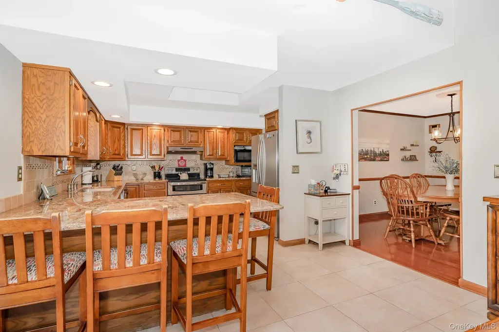 3 Roxbury Lane Massapequa NY 11758