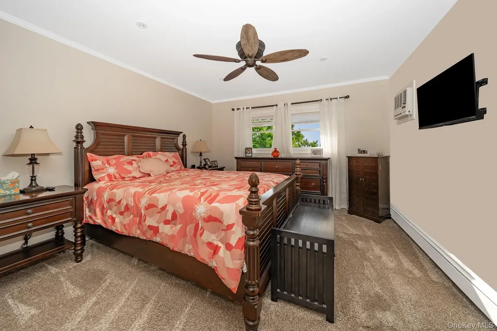 3 Roxbury Lane Massapequa NY 11758