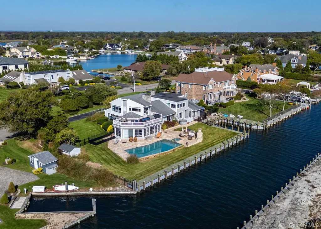 175 The Helm East Islip NY 11730